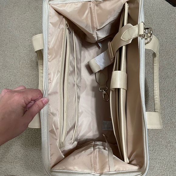 BEIS Cream and Tan Travel Bag - Picture 5 of 9